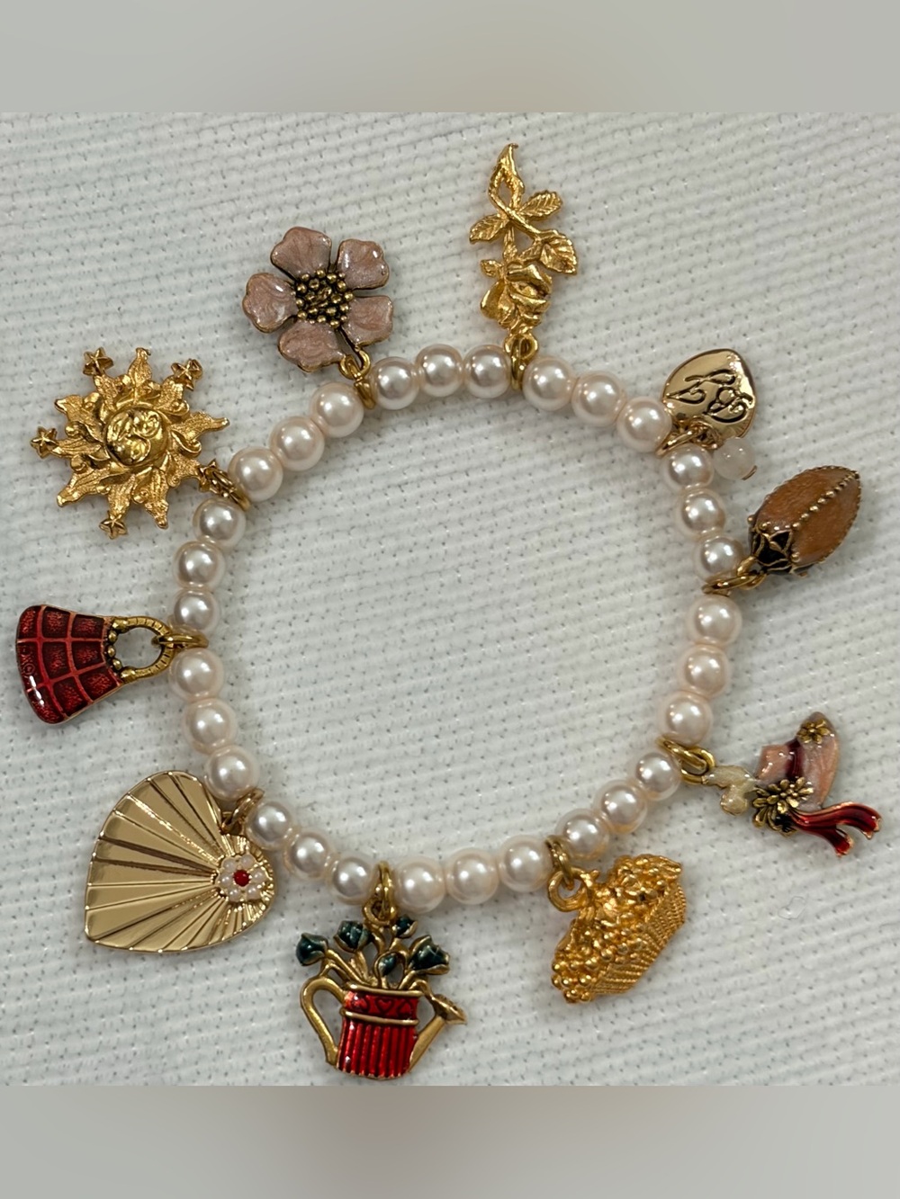 NEW Stretch pearl bracelet with adorable gardening floral gold tone charms